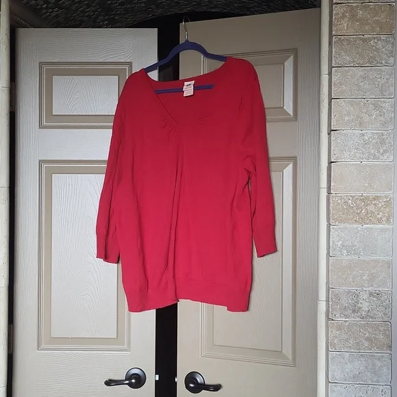 Sweater - Picture 1 of 3